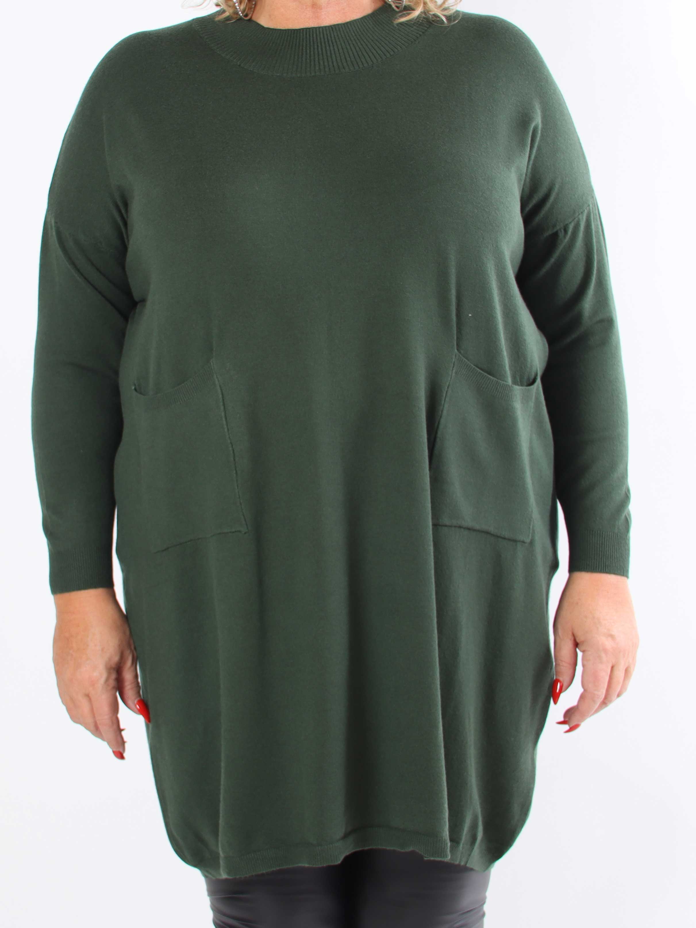 Dima - Mjuk stickad klänning i plus size med fickor